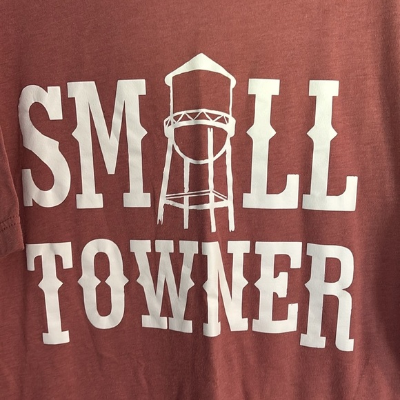 Maueve 'Small Towner' Graphic T-Shirt - Picture 2 of 3